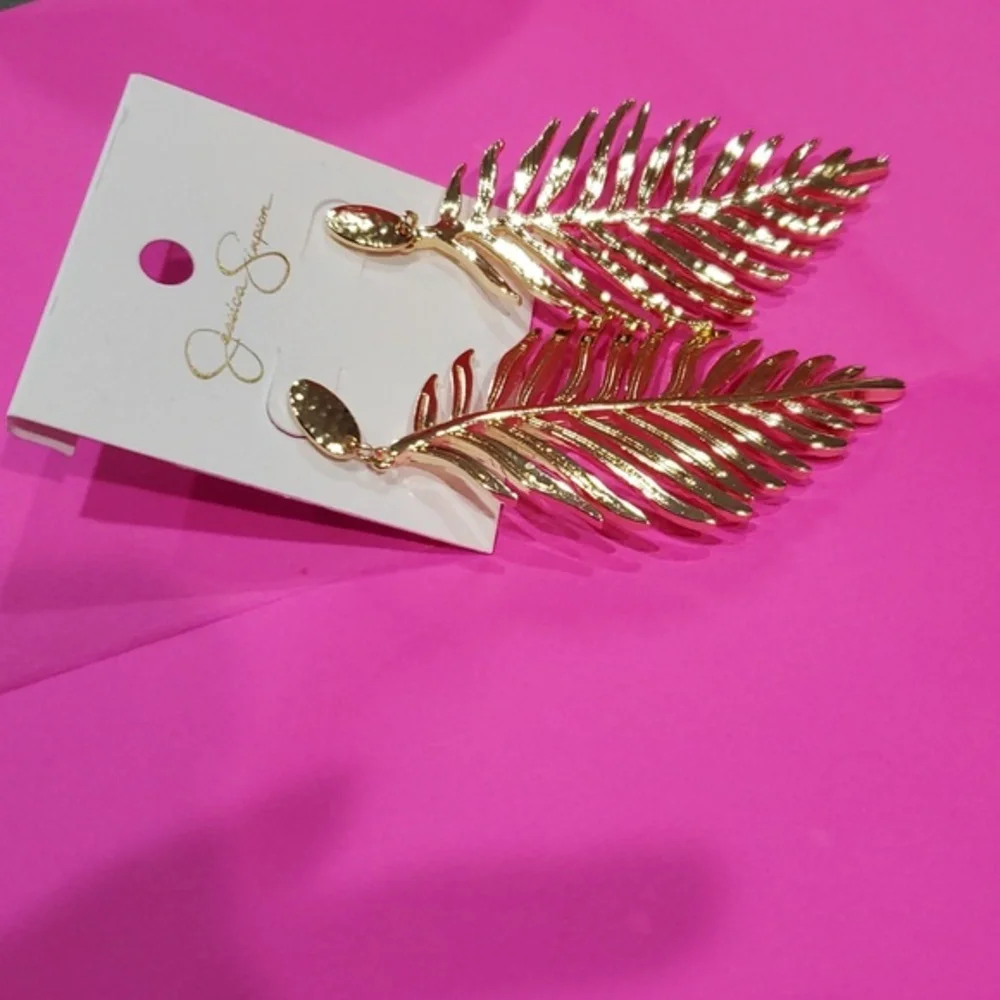 Jessica‎ Simpson gold plated hammered oversized leaf stud earrings new